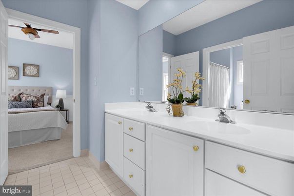Bathroom, Bedroom, Dual Sink Vanities, Interior