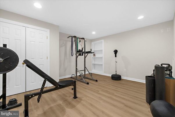 Fitness Equipment, Interior, Recessed Lighting, Wood Texture Flooring
