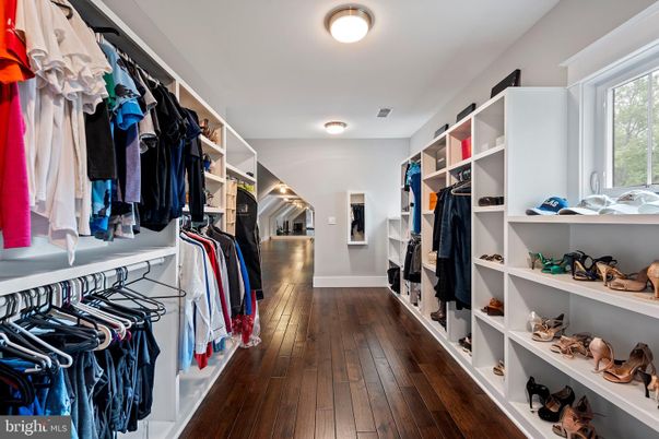 Interior, Walk-in Closets, Wood Texture Flooring