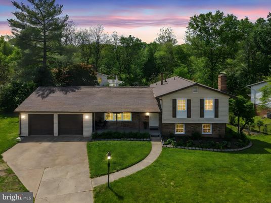 Attached, Backyard, Exterior, Facade, Split Level