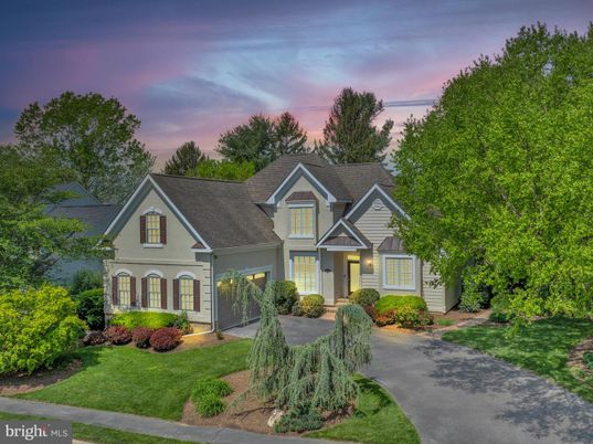 Attached, Exterior, Facade, Brick Traditional