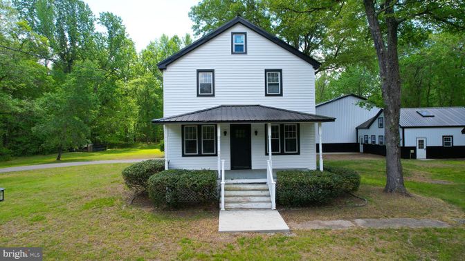 Backyard, Exterior, Facade, Farmhouse