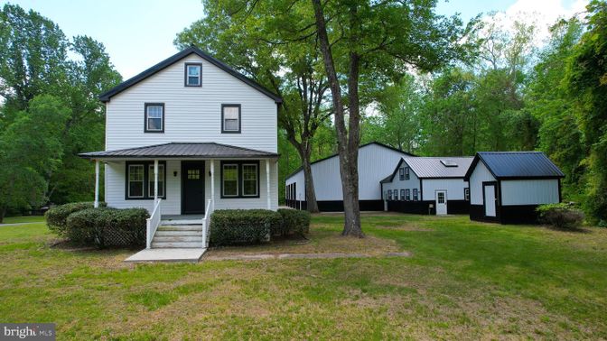Backyard, Exterior, Facade, Farmhouse