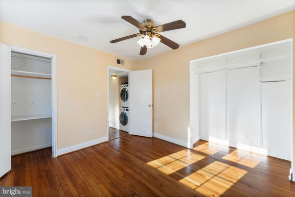 Empty room, Interior, Washer, Wood Texture Flooring