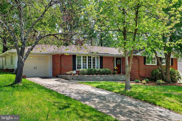 Attached, Exterior, Facade, Brick Facade, Ranch