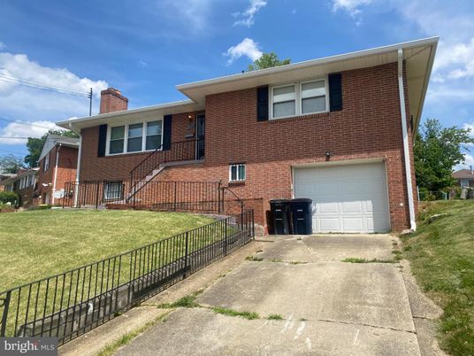 Attached, Exterior, Facade, Brick Facade, Raised Ranch