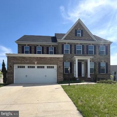 Attached, Exterior, Facade, Brick Facade, Georgian