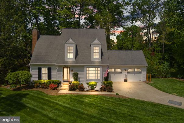 Attached, Exterior, Facade, Cape Cod