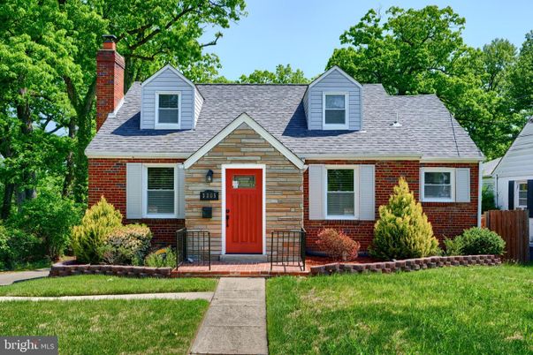 Exterior, Facade, Brick Facade, Cape Cod