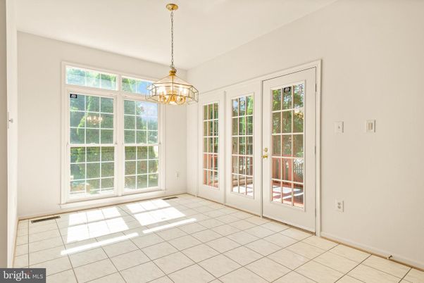 Empty room, Interior, Pendant Lights