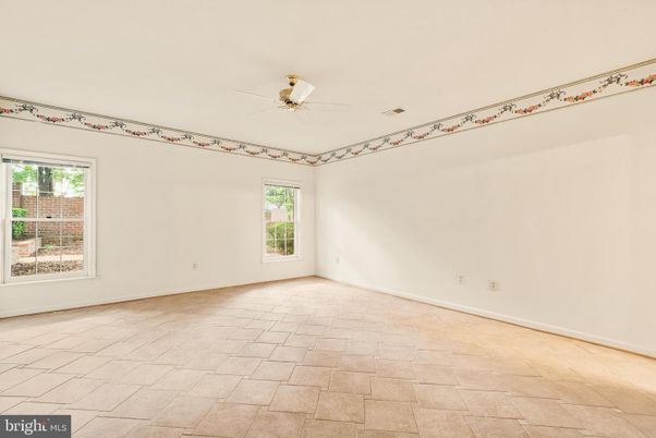 Empty room, Interior