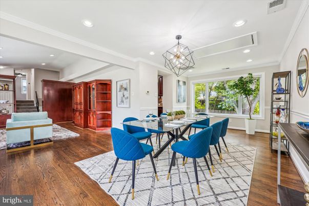Chandelier, Dining room, Interior, Recessed Lighting, Wood Texture Flooring