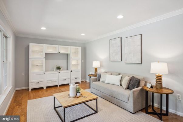Interior, Living room, Recessed Lighting, Wood Texture Flooring