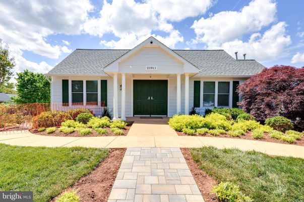 Exterior, Facade, Ranch