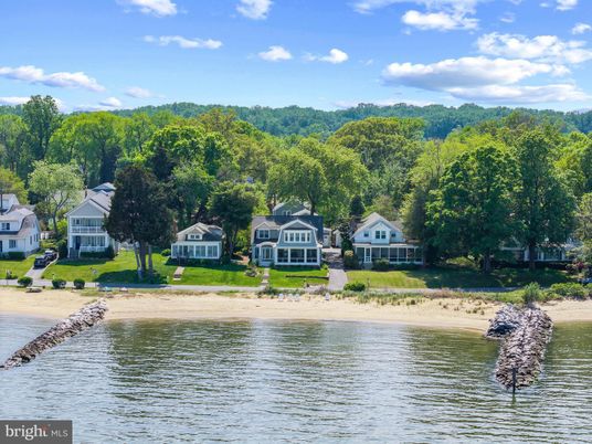 Exterior, Lake