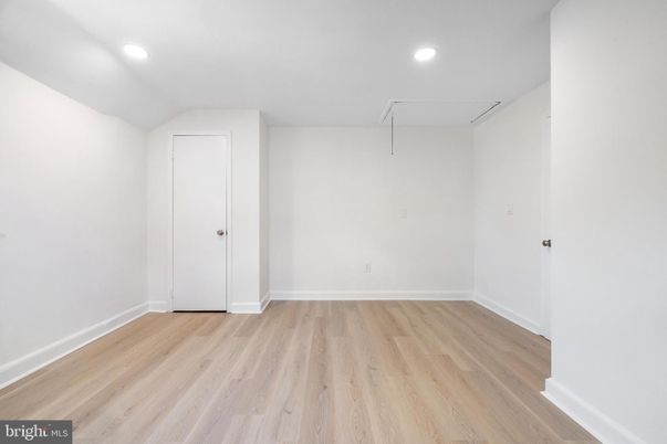 Empty room, Interior, Recessed Lighting, Walk-in Closets, Wood Texture Flooring