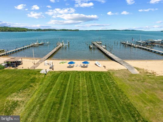 Exterior, Lake