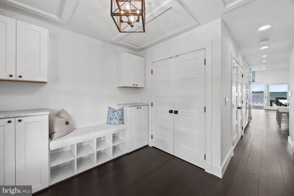 Interior, Pendant Lights, Recessed Lighting, Wood Texture Flooring