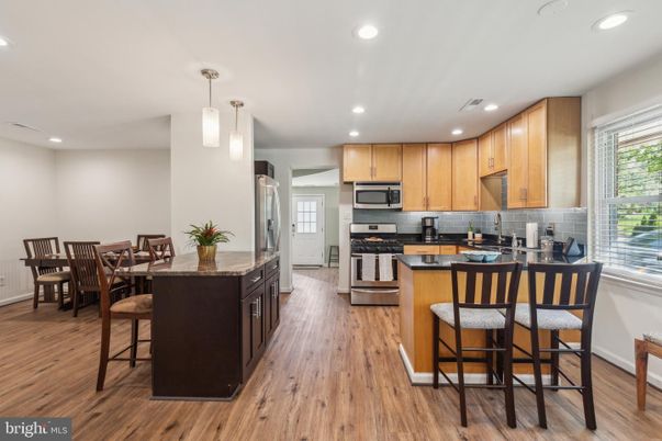 Dining room, Interior, Kitchen, Pendant Lights, Recessed Lighting, Stainless Steel Appliances, Wood Texture Flooring