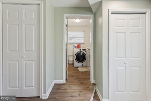 Interior, Utility Closets, Washer, Wood Texture Flooring