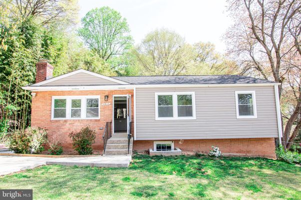 Exterior, Facade, Brick Facade, Raised Ranch