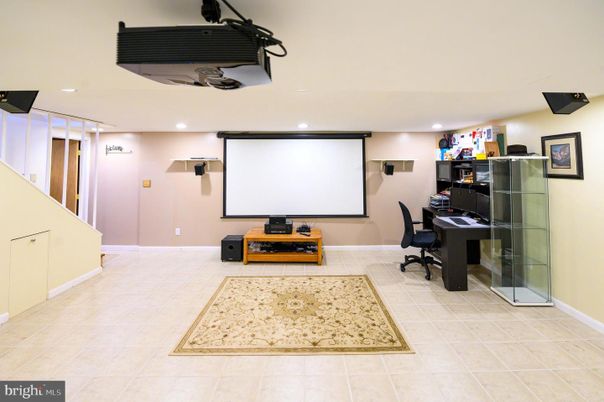 Interior, Projection Screen, Recessed Lighting