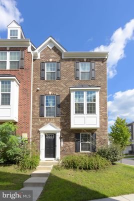 Exterior, Facade, Brick Facade, Rowhouse