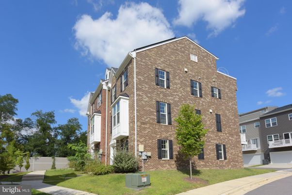Exterior, Facade, Brick Facade, Rowhouse