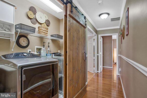 Interior, Utility Closets, Washer, Wood Texture Flooring