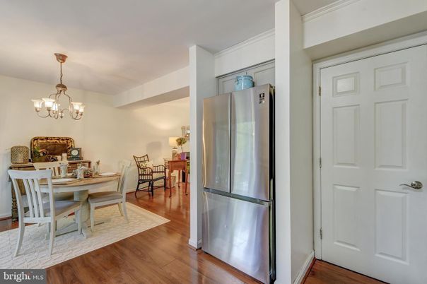 Chandelier, Dining room, Interior, Kitchen, Stainless Steel Appliances, Wood Texture Flooring