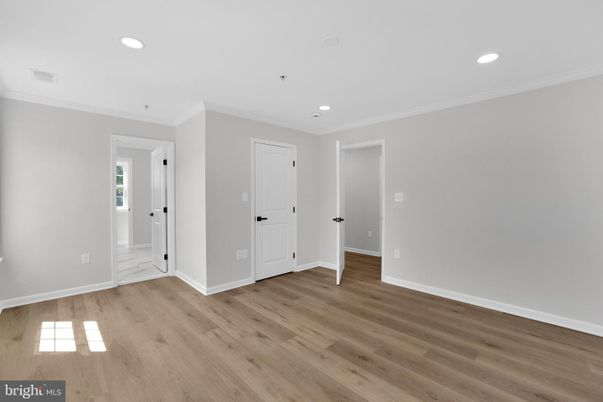Empty room, Interior, Recessed Lighting, Wood Texture Flooring