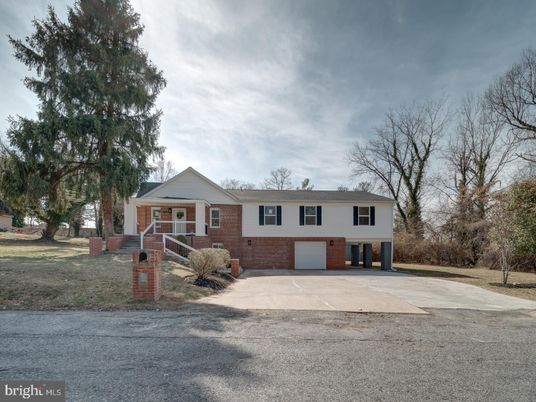 Attached, Backyard, Exterior, Facade, Brick Facade, Raised Ranch