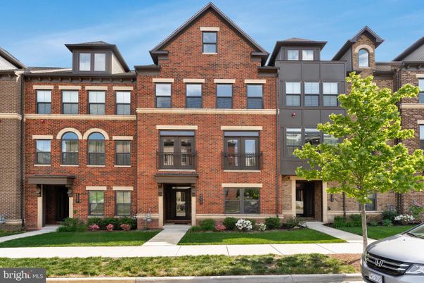 Exterior, Facade, Brick Facade, Rowhouse