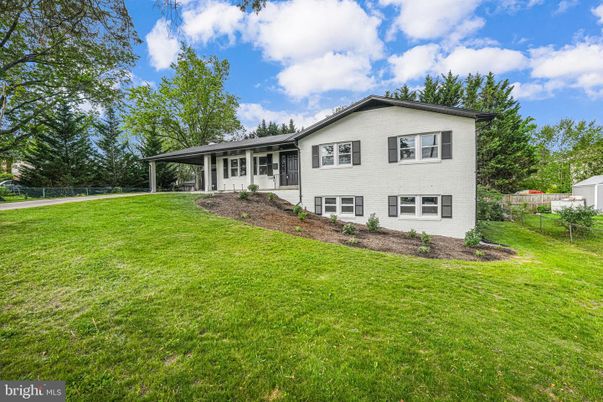 Backyard, Exterior, Facade, Split Level