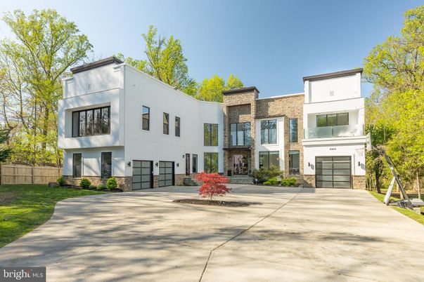 Attached, Exterior, Facade, Modern