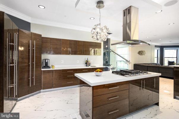 Interior, Kitchen, Living room, Marble, Pendant Lights, Recessed Lighting, Stainless Steel Appliances