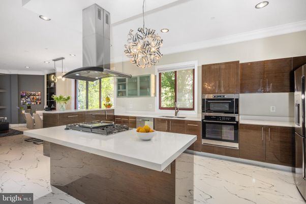 Chandelier, Dining room, Interior, Kitchen, Marble, Pendant Lights, Recessed Lighting, Stainless Steel Appliances