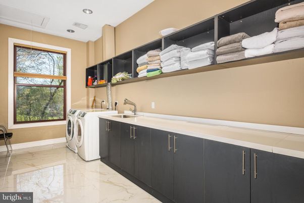 Interior, Marble, Recessed Lighting, Washer