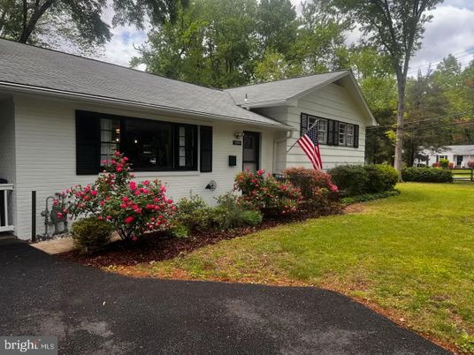 Backyard, Exterior, Facade, Ranch