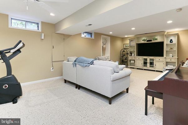 Fitness Equipment, Interior, Living room, Recessed Lighting