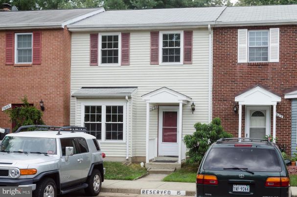 Attached, Exterior, Facade, Brick Facade, Georgian