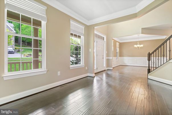 Chandelier, Empty room, Interior, Wood Texture Flooring