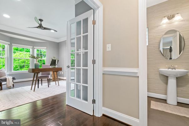 Home Office, Interior, Recessed Lighting, Wood Texture Flooring