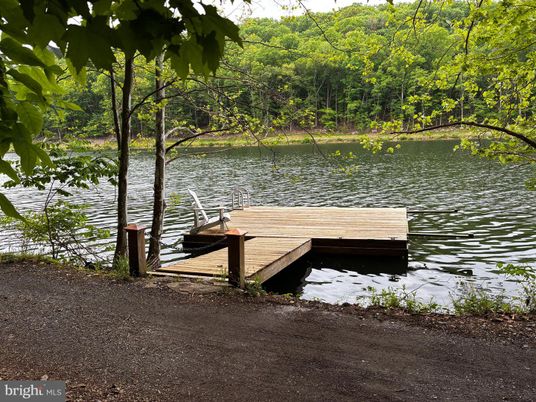 Exterior, Lake