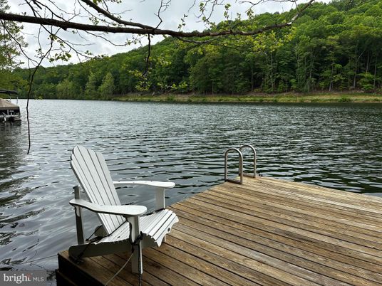 Exterior, Lake