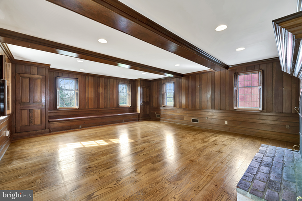 Empty room, Interior, Recessed Lighting, Wood Texture Flooring, Wooden Walls