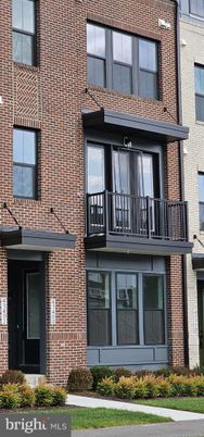 Exterior, Facade, Brick Facade, Rowhouse
