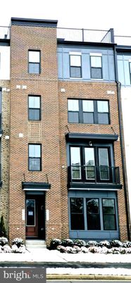 Exterior, Facade, Brick Facade, Rowhouse