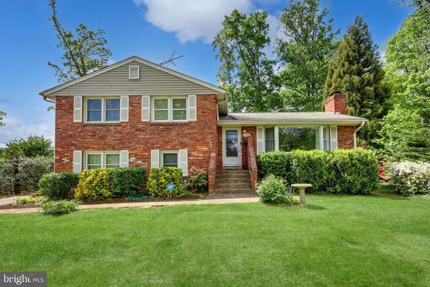 Exterior, Facade, Brick Facade, Split Level