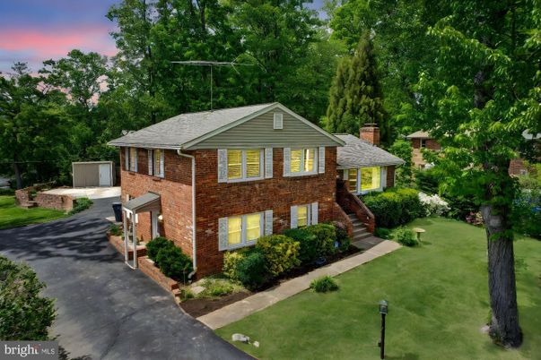Exterior, Facade, Brick Facade, Split Level